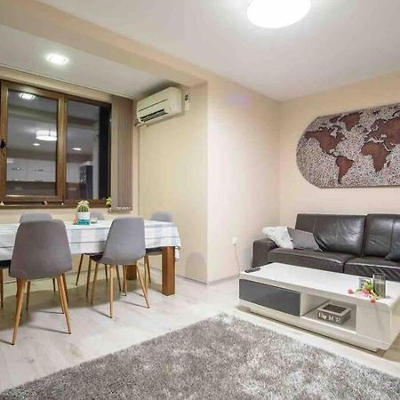 Sunny Spacious Apartment In A Great Location Kazanlŭk Exteriér fotografie