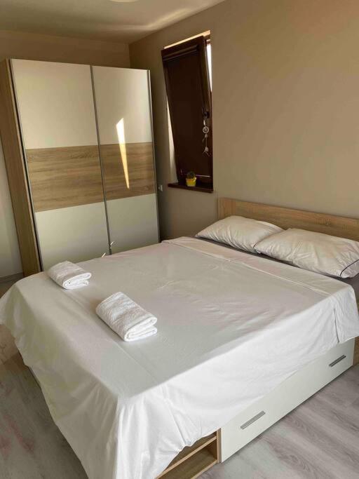 Sunny Spacious Apartment In A Great Location Kazanlŭk Exteriér fotografie