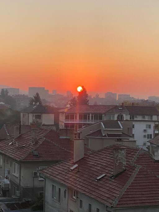 Sunny Spacious Apartment In A Great Location Kazanlŭk Exteriér fotografie
